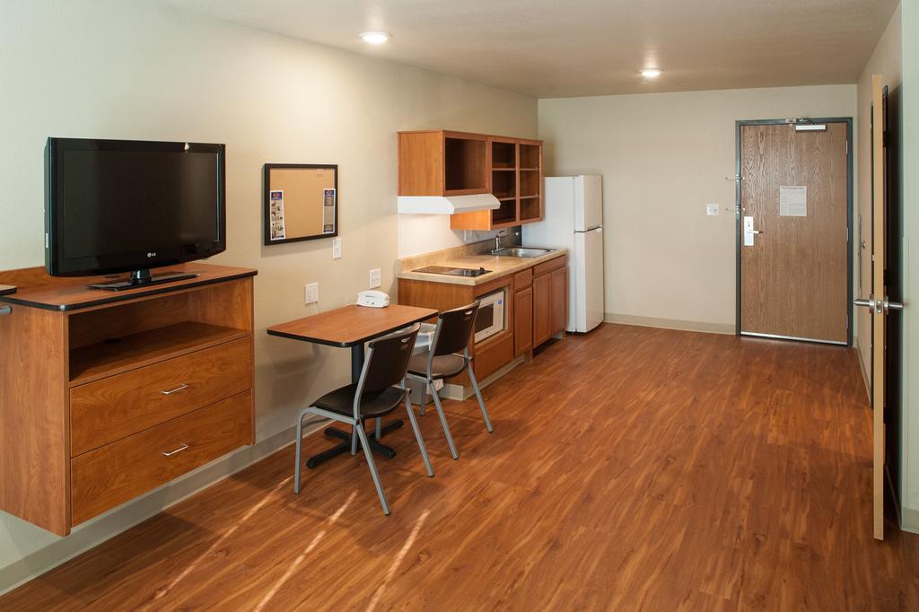 Woodspring Suites College Station Hotel